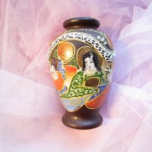 vintage 5-inch porcelain moriage vase, made in Japan, couple & a dragon